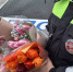 В Славянском районе сотрудники Госавтоинспекции устроили для женщин цветочный сюрприз - Slavyansk.Today